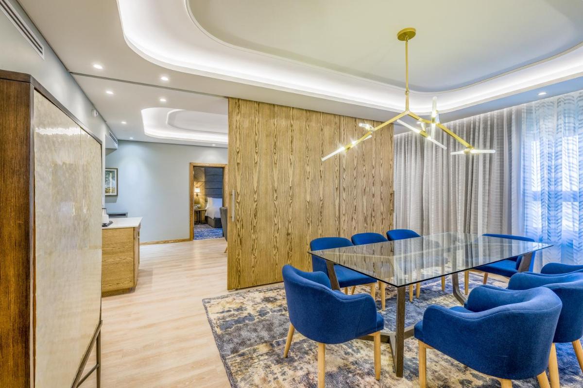 Radisson Hotel and Convention Centre OR Tambo Airport - Housity