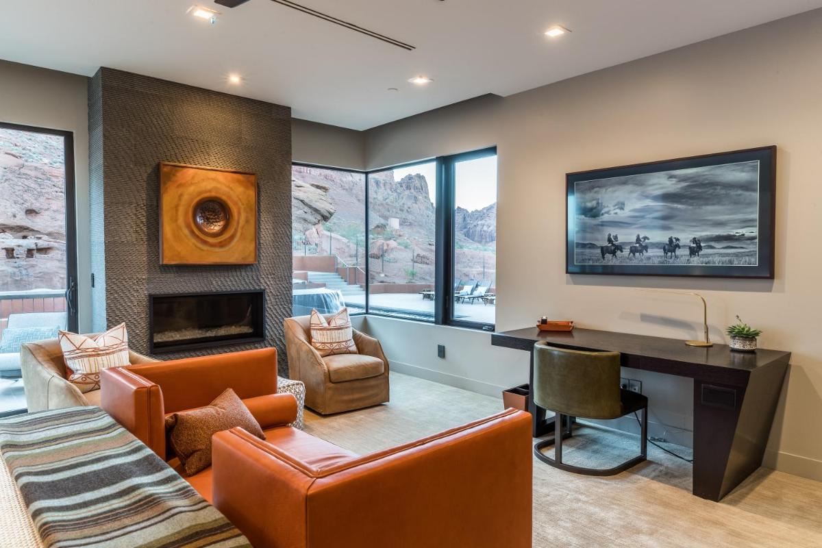 Padre Canyon Residences - Double Masters and King Suite with Pool - Housity