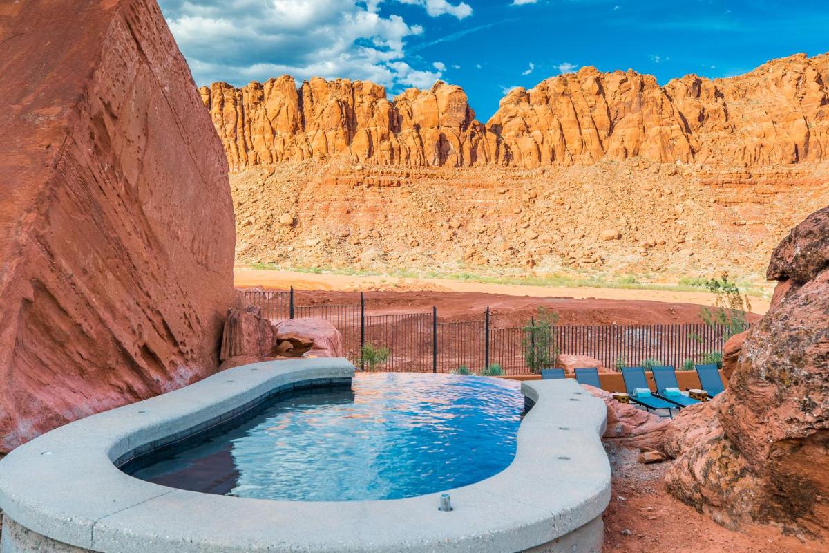 Padre Canyon Residences - Double Masters and King Suite with Pool - Housity