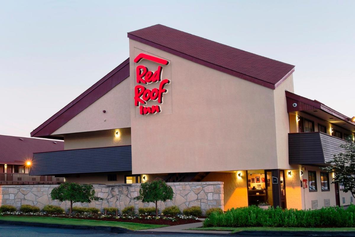 Red Roof Inn Edison - Housity