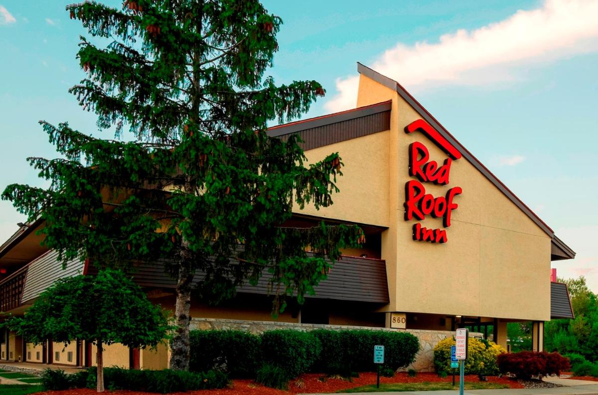 Red Roof Inn Edison - Housity