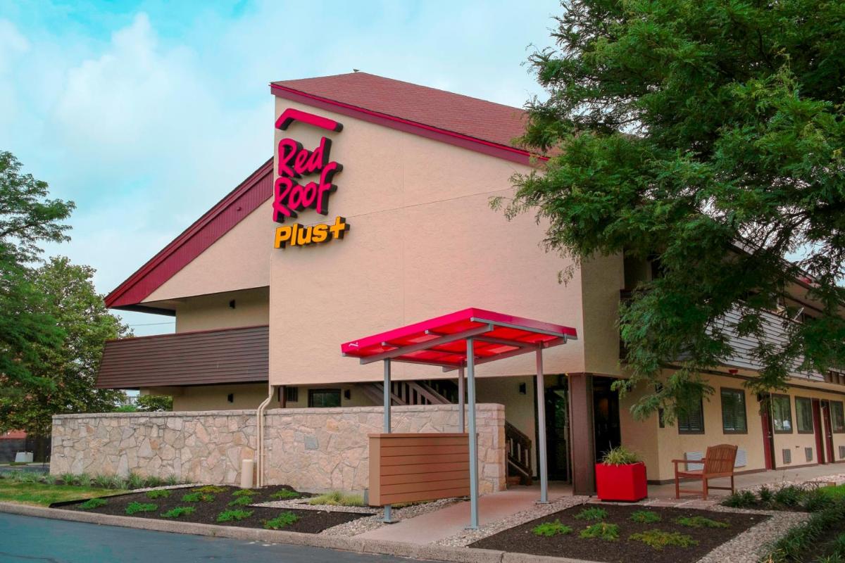 Red Roof Inn PLUS+ Philadelphia Airport - Housity