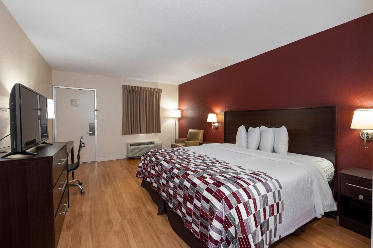 Red Roof Inn Knoxville North - Merchants Drive - Housity