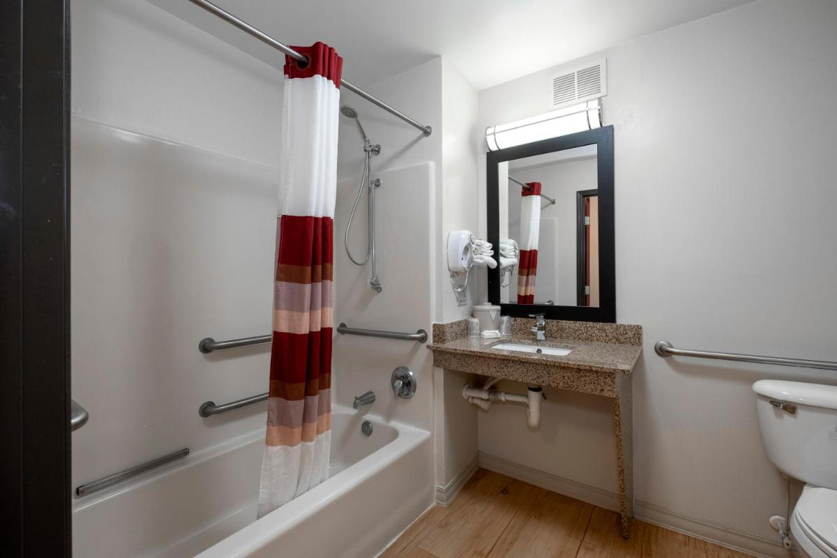 Red Roof Inn & Suites Dover Downtown - Housity