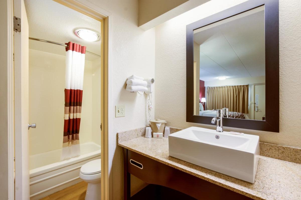 Red Roof Inn Grand Rapids Airport - Housity