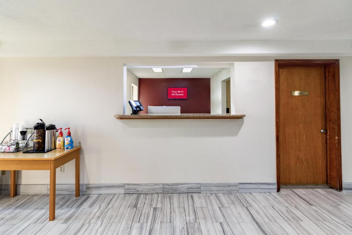Red Roof Inn Cadiz - Housity