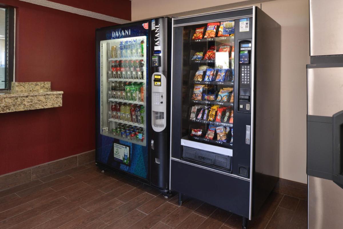 Red Roof Inn Champaign - University - Housity