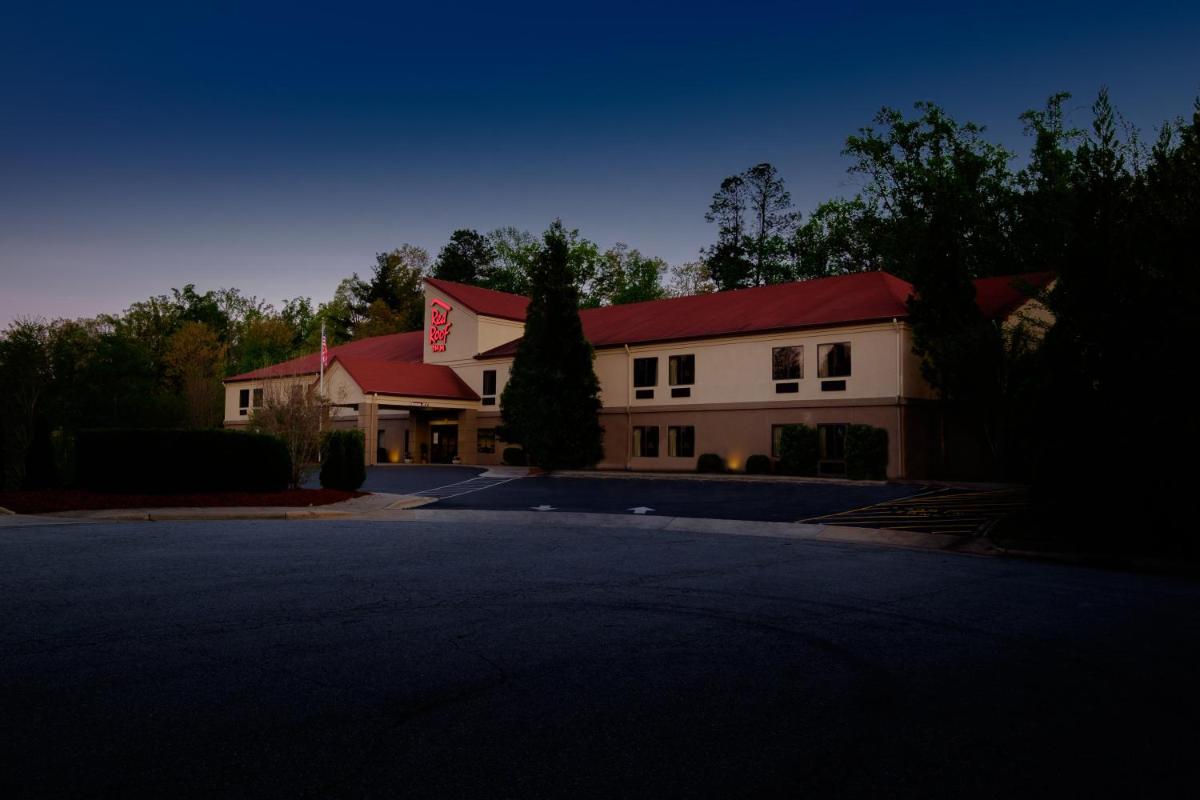Red Roof Inn Hendersonville - Housity