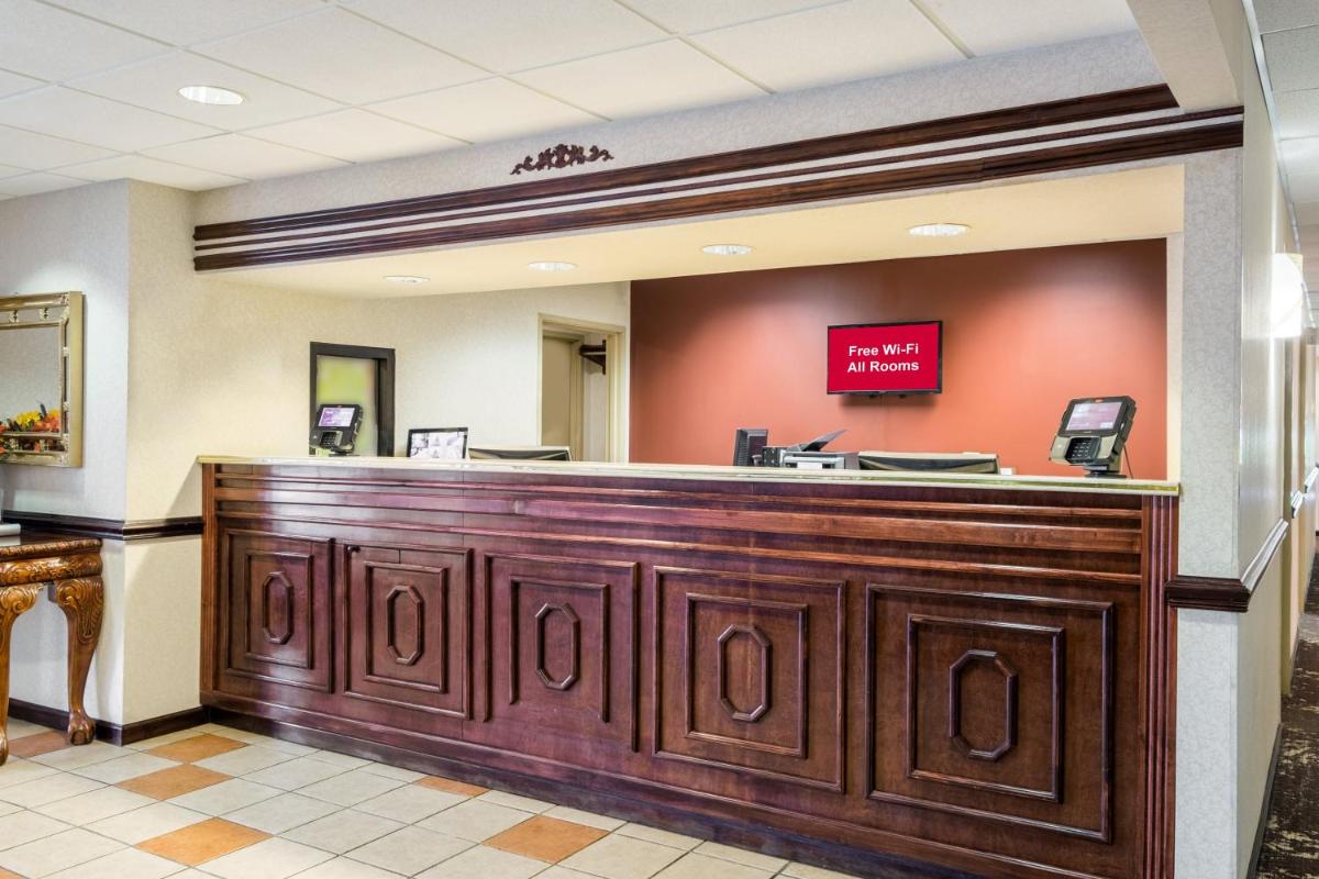 Red Roof Inn Hendersonville - Housity