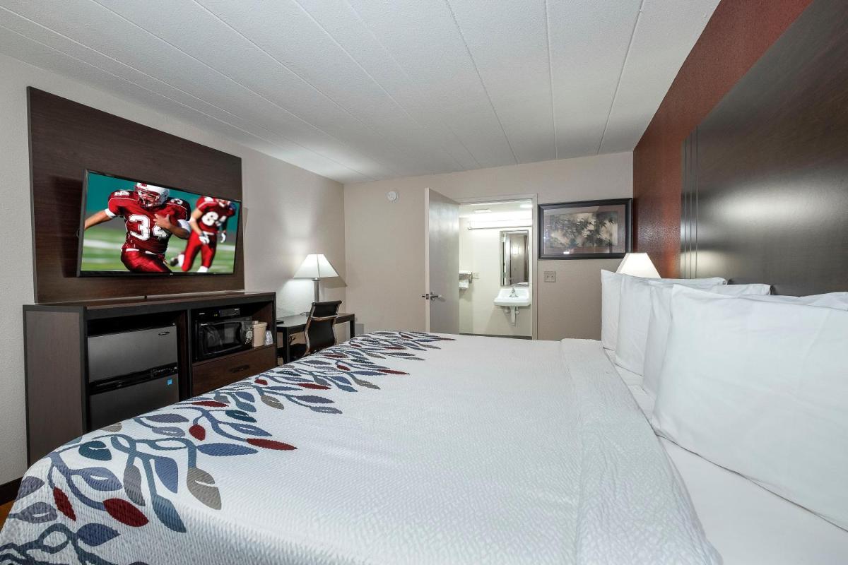 Red Roof Inn Freehold - Housity