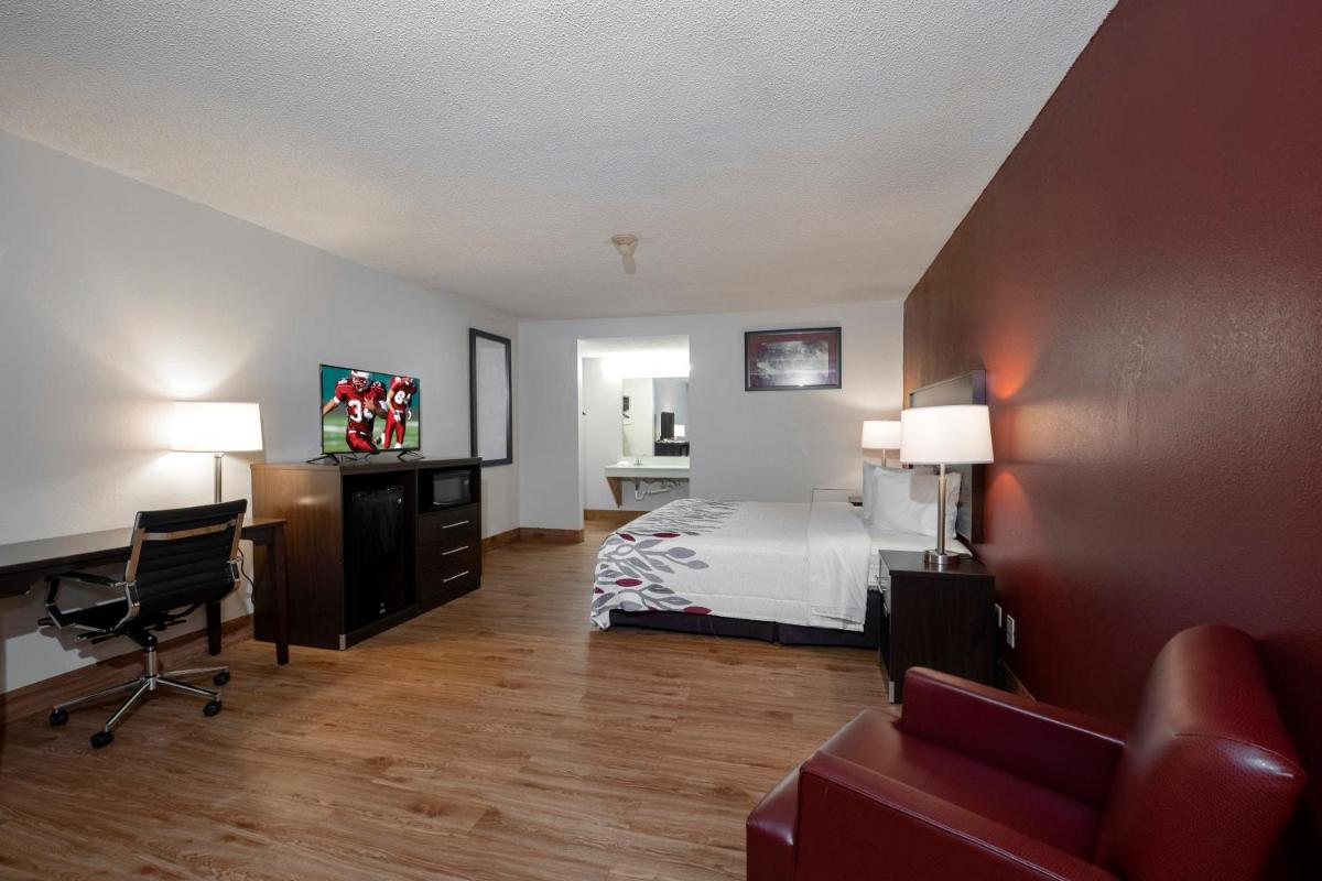 Red Roof Inn Marion, VA - Housity