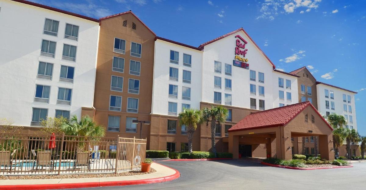 Red Roof Inn PLUS+ San Antonio Downtown - Riverwalk - Housity