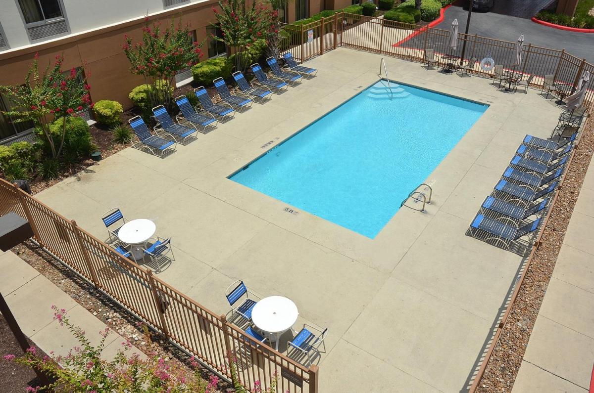 Red Roof Inn PLUS+ San Antonio Downtown - Riverwalk - Housity