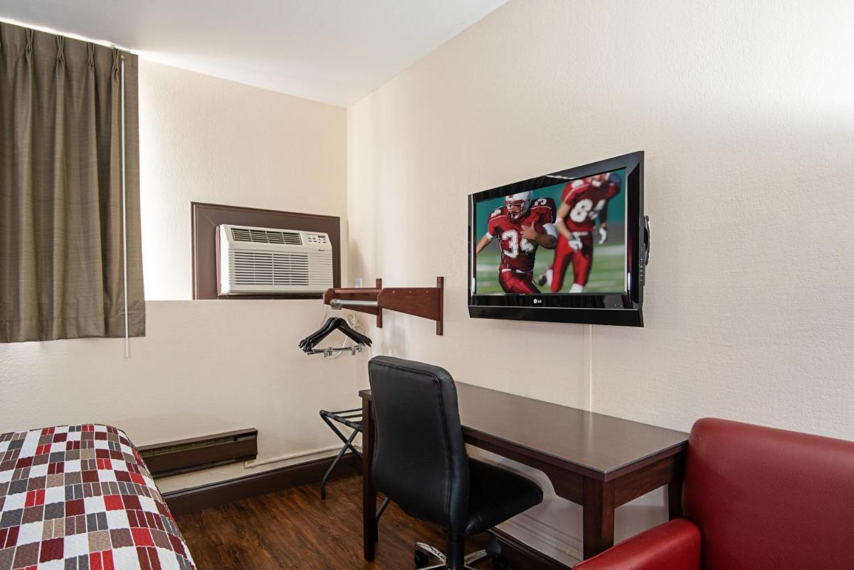 Red Roof Inn Cameron - Housity