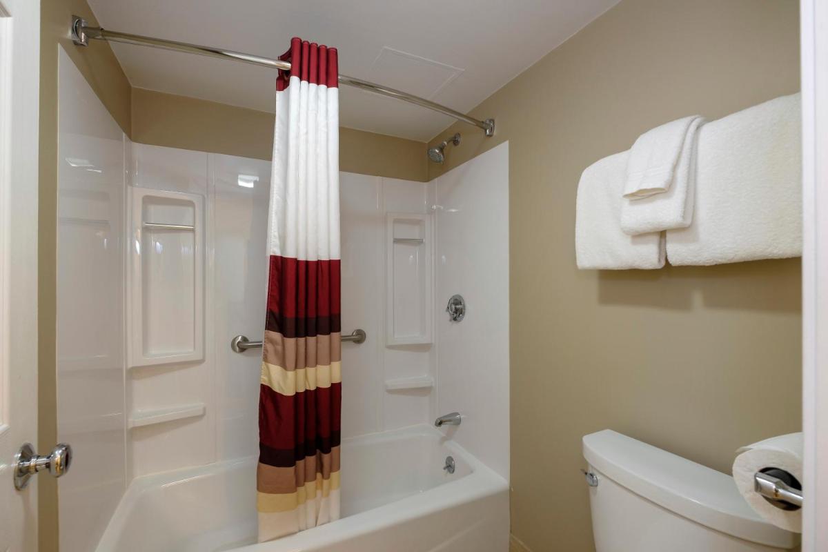 Red Roof Inn and Suites Herkimer - Housity