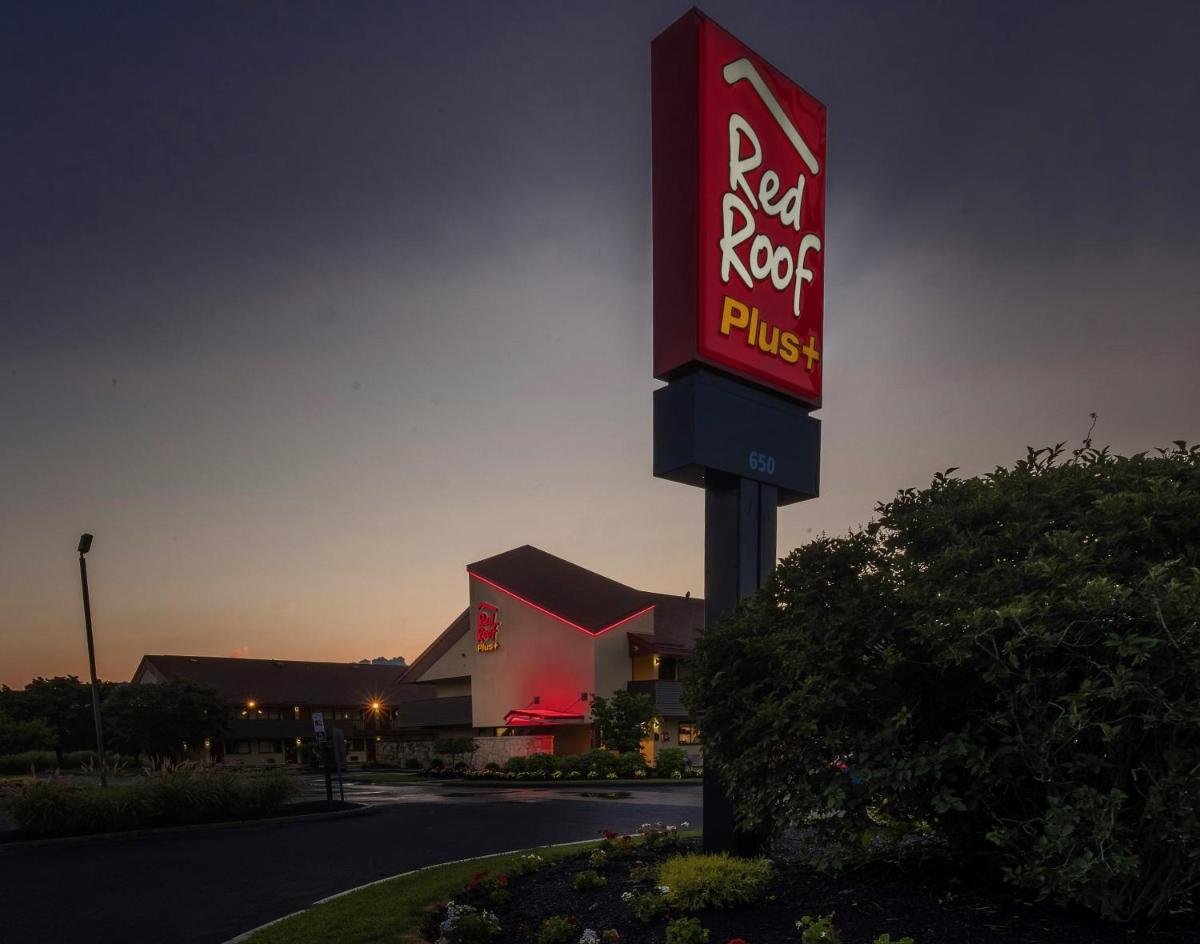 Red Roof Inn PLUS + Boston - Framingham - Housity