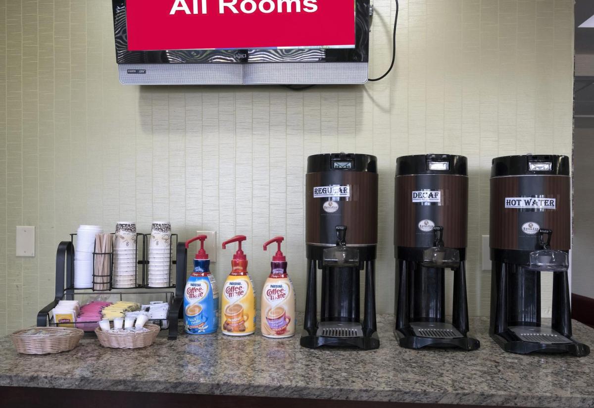 Red Roof Inn Ames - Housity