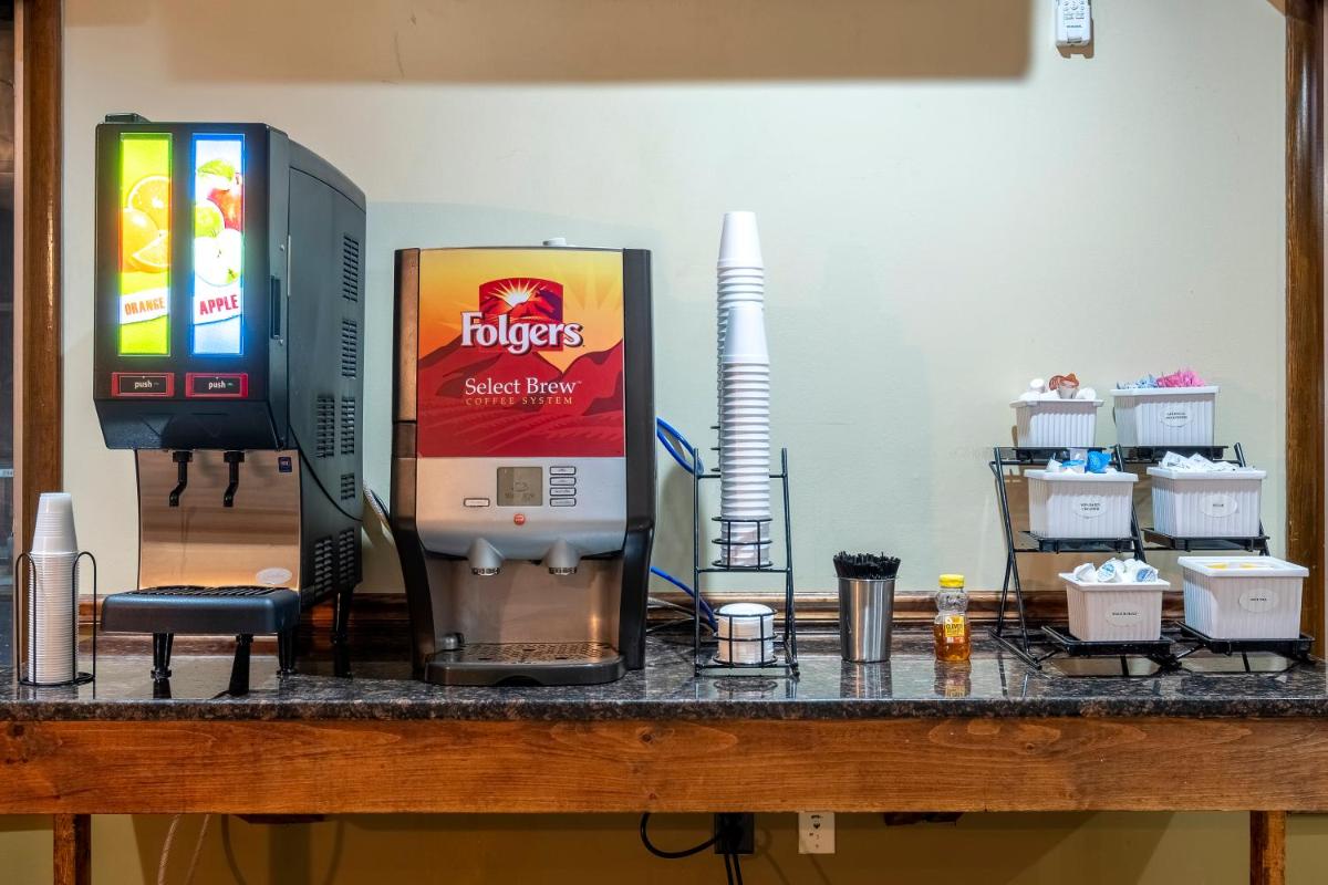 Red Roof Inn & Suites Hazleton - Housity