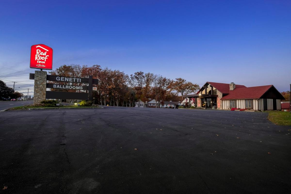 Red Roof Inn & Suites Hazleton - Housity