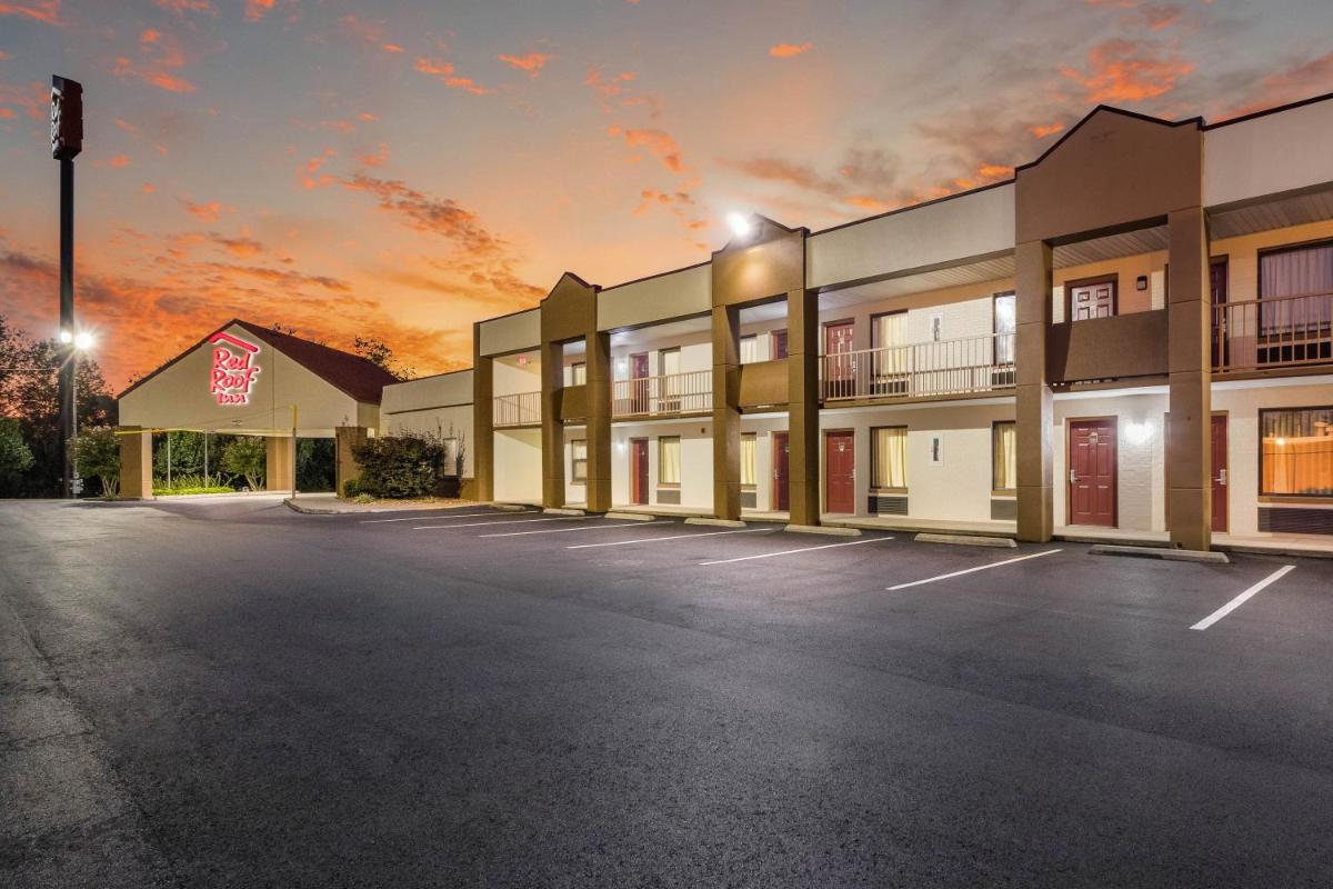 Red Roof Inn Clarksville - Housity