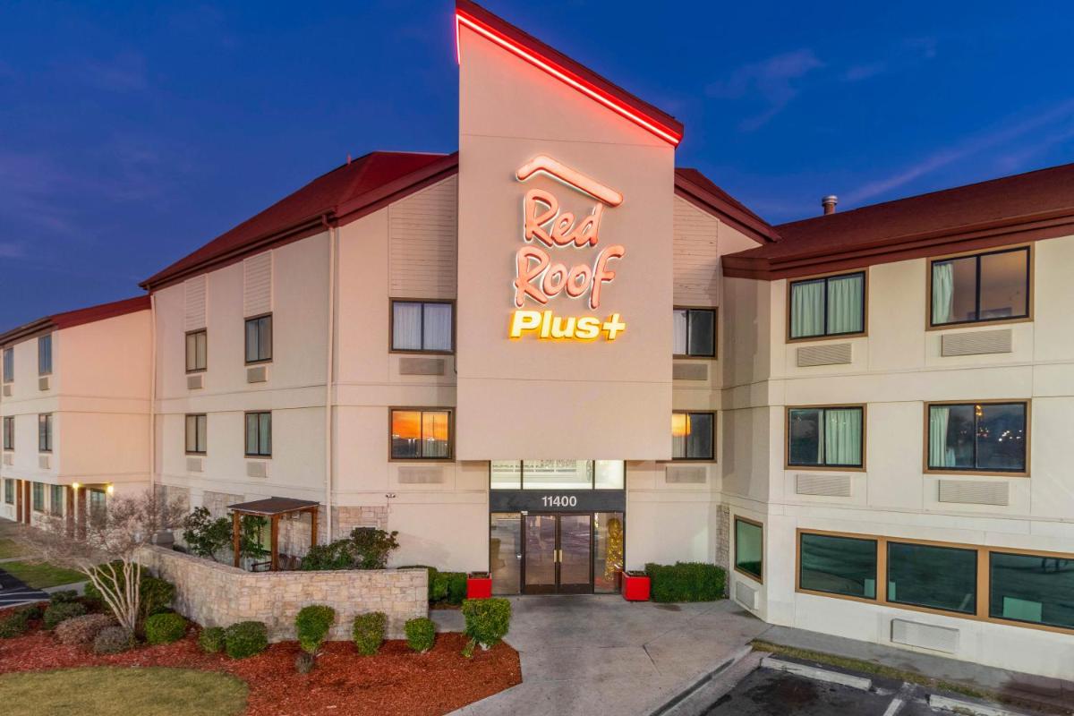 Red Roof Inn PLUS+ El Paso East - Housity