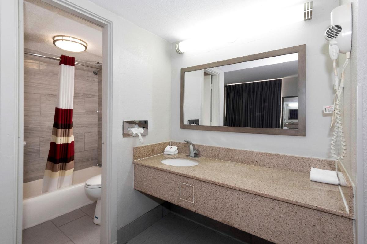 Red Roof Inn Petersburg - Fort Lee - Housity