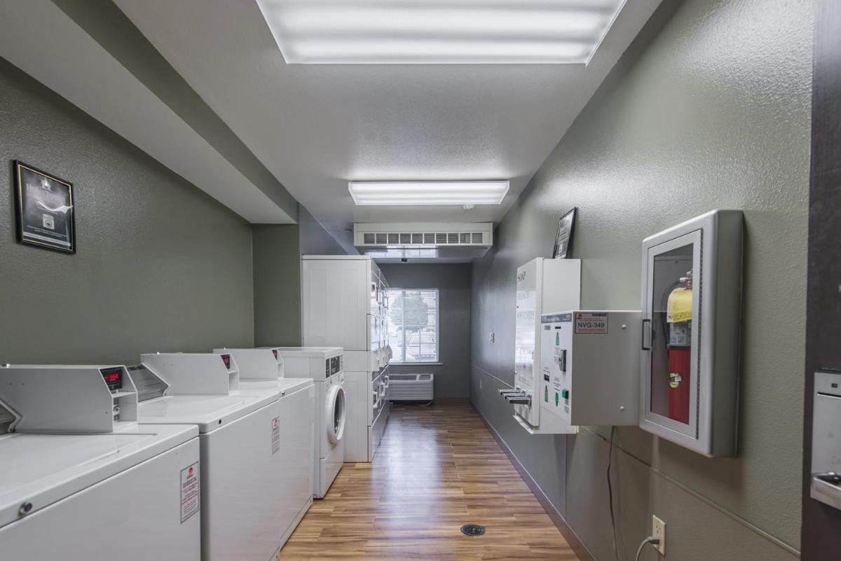 HomeTowne Studios by Red Roof Columbus - Housity