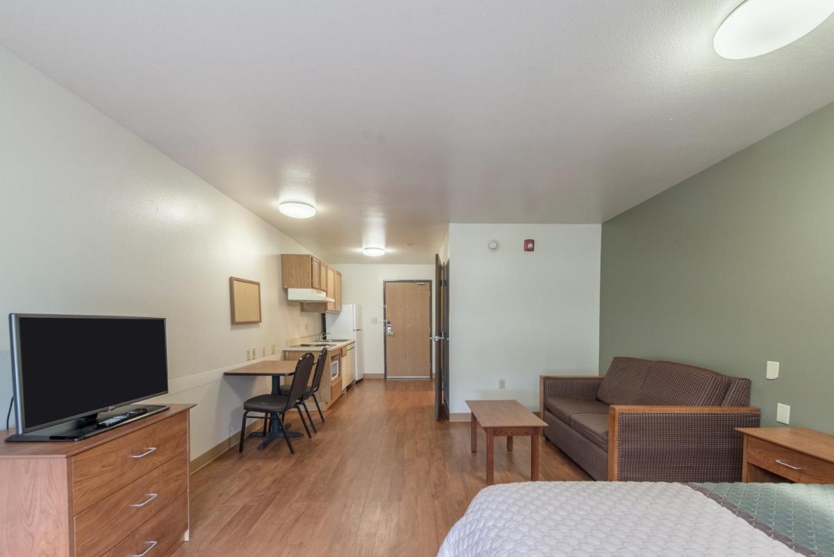 HomeTowne Studios by Red Roof Columbus - Housity