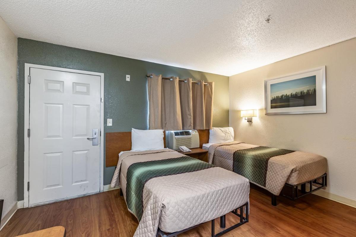 HomeTowne Studios by Red Roof Atlanta - Chamblee - Housity