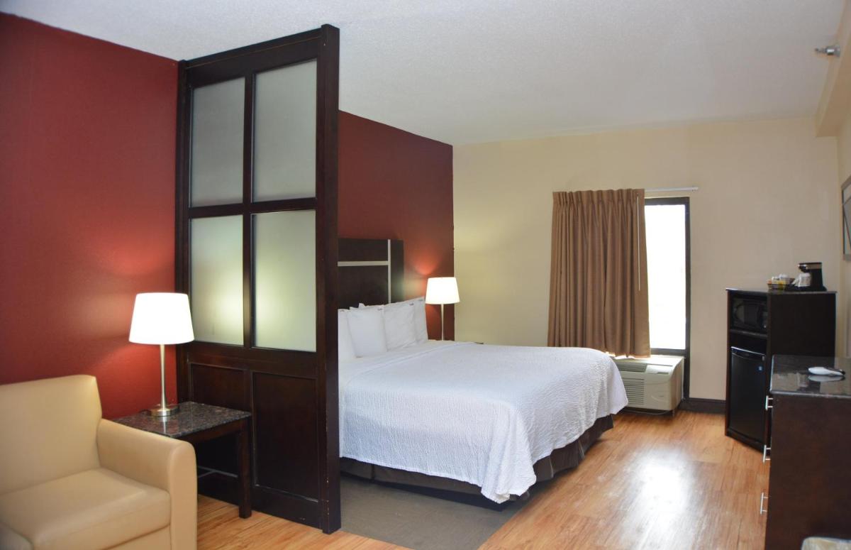 Red Roof Inn PLUS+ & Suites Chattanooga - Downtown - Housity