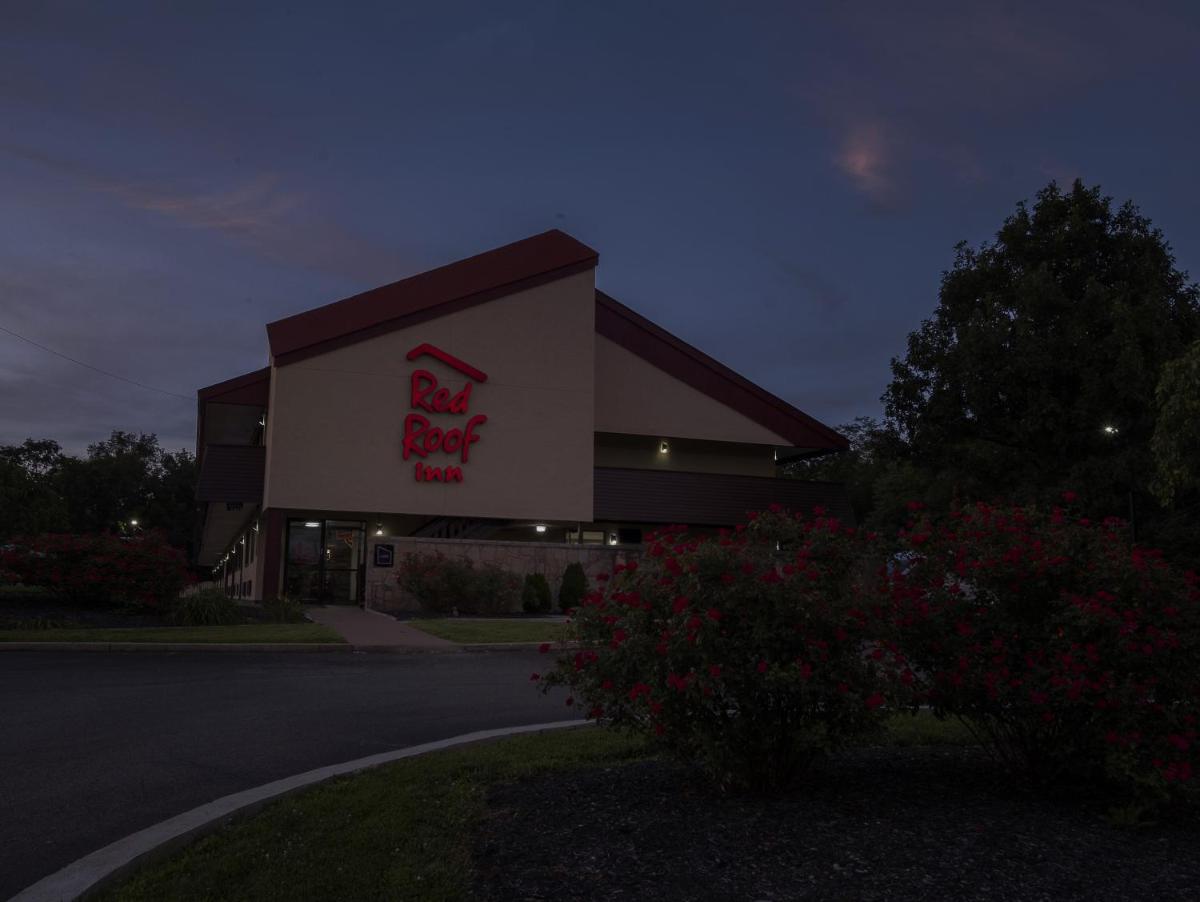 Red Roof Inn Cincinnati East - Beechmont - Housity