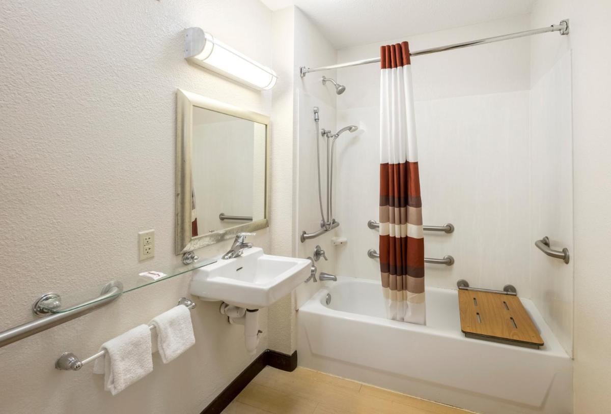 Red Roof Inn Jacksonville - Orange Park - Housity