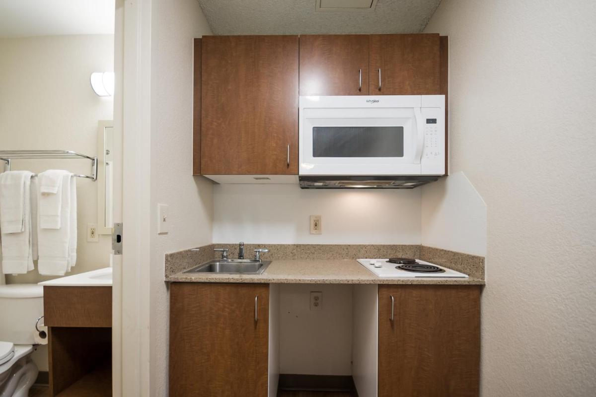 HomeTowne Studios by Red Roof Seattle - Kent/Des Moines - Housity