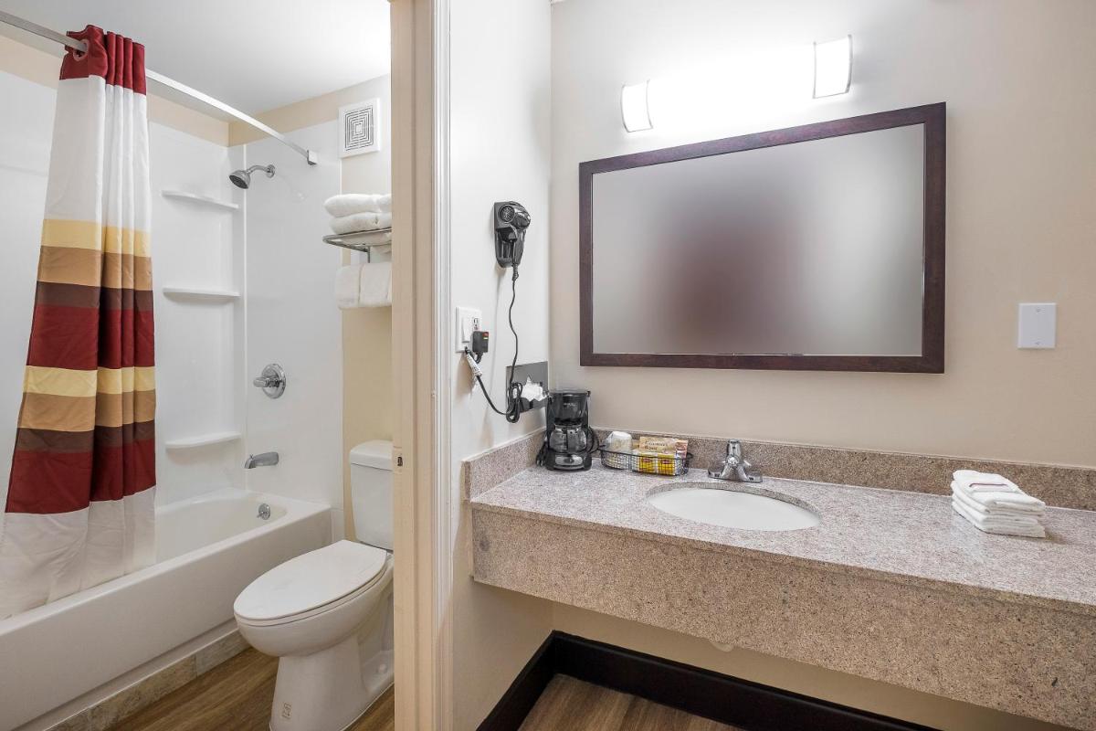 Red Roof Inn Fredericksburg North - Housity