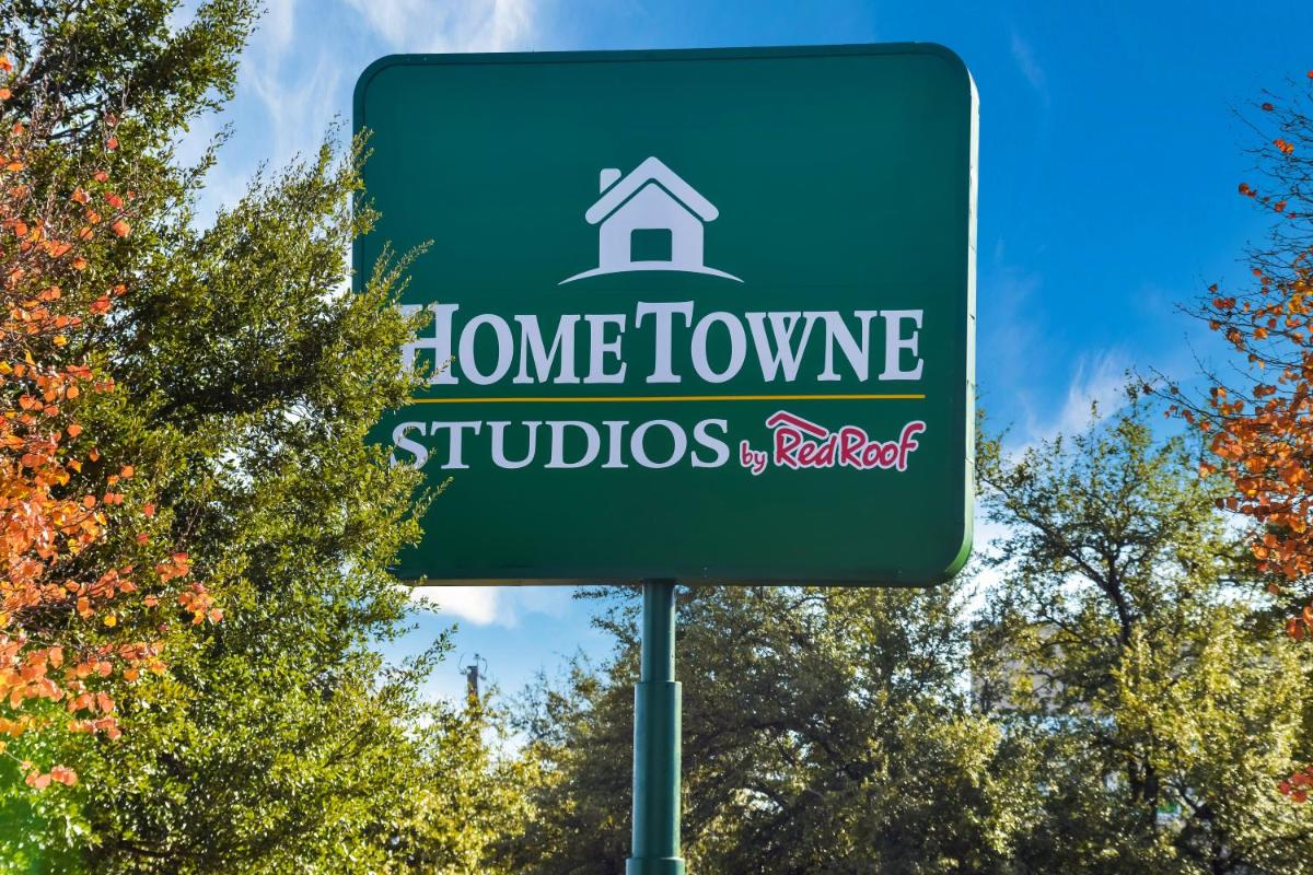 HomeTowne Studios by Red Roof Dallas - North Addison - Tollway - Housity