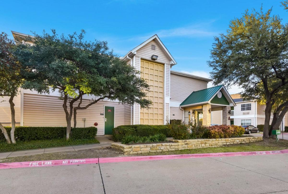 HomeTowne Studios by Red Roof Dallas - North Addison - Tollway - Housity