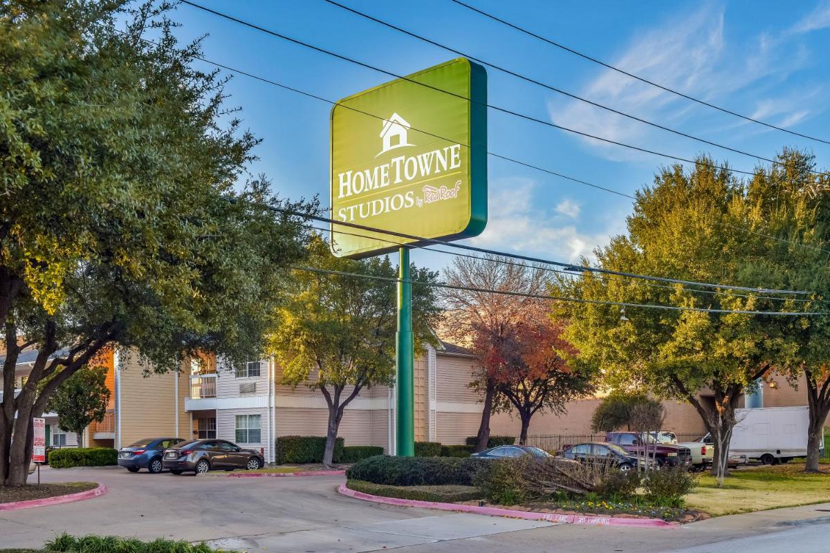 HomeTowne Studios by Red Roof Dallas - North Addison - Tollway - Housity