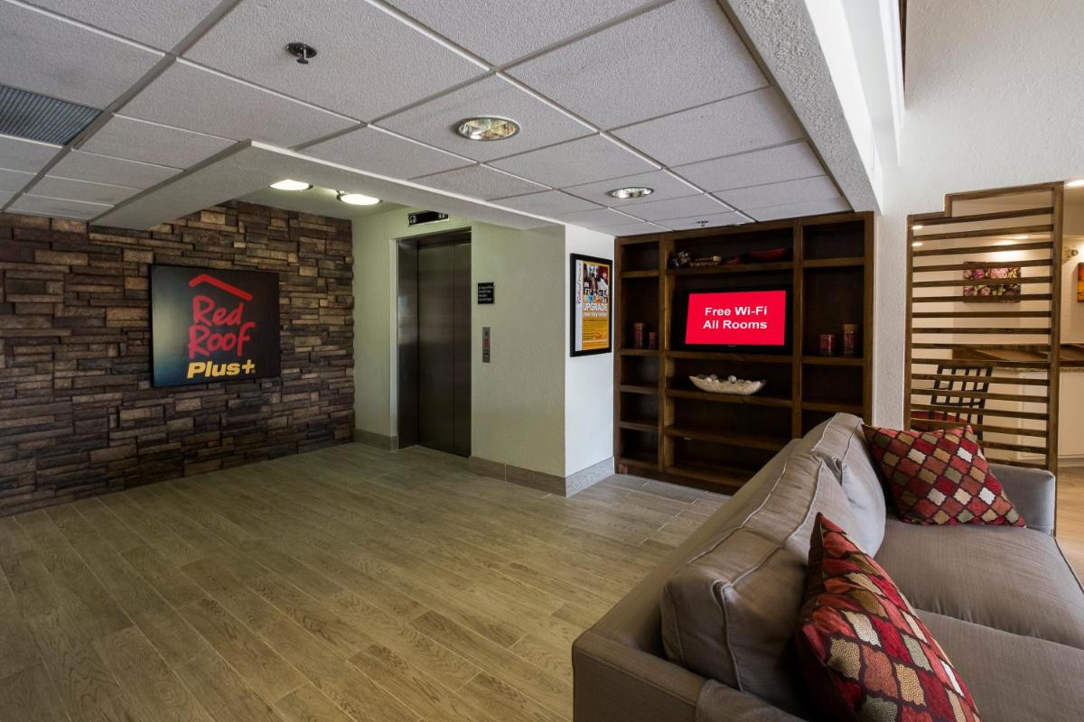 Red Roof Inn PLUS+ Houston - Energy Corridor - Housity