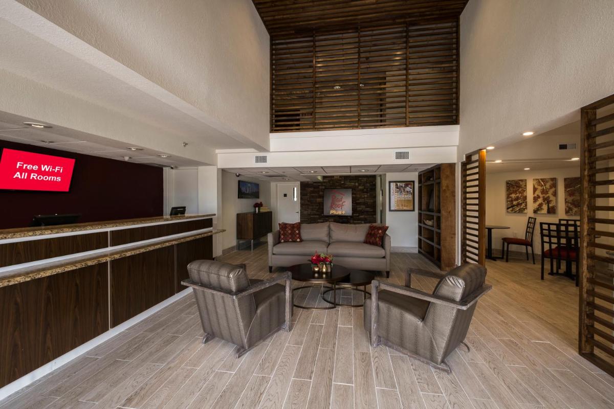 Red Roof Inn PLUS+ Houston - Energy Corridor - Housity
