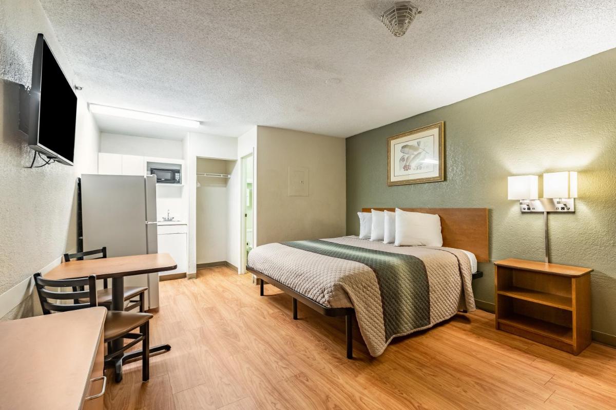HomeTowne Studios by Red Roof Atlanta NE – Norcross South - Housity
