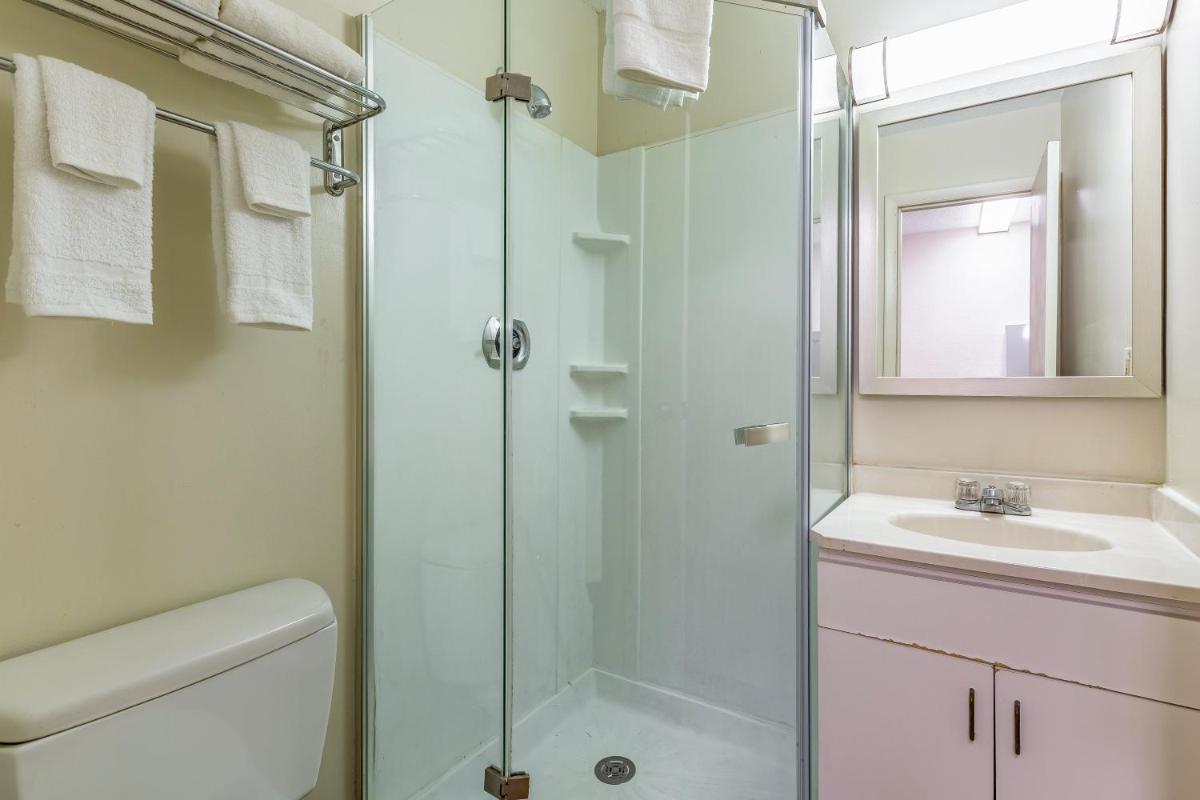 HomeTowne Studios by Red Roof Atlanta NE – Norcross South - Housity