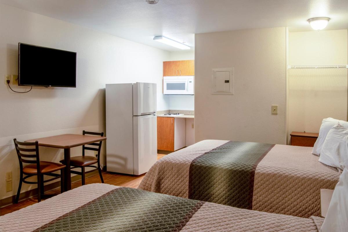 HomeTowne Studios by Red Roof Salem, OR - Housity