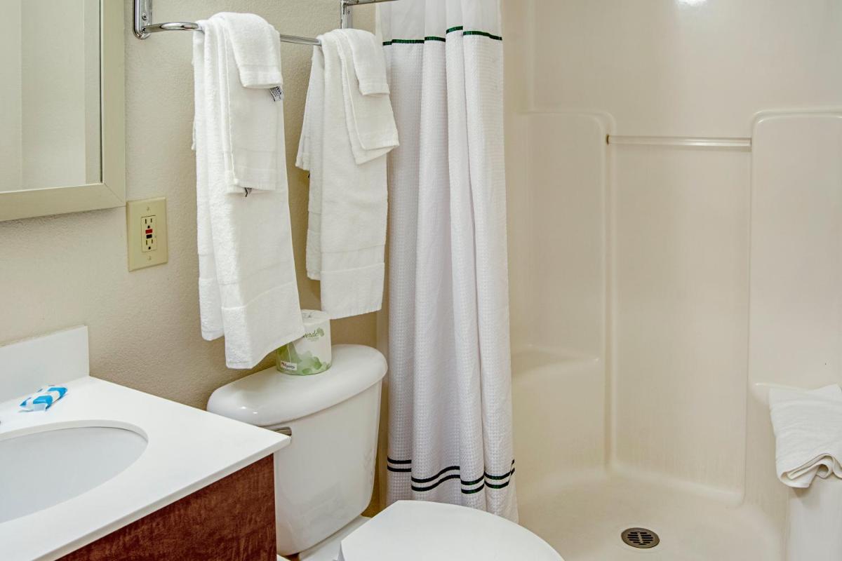 HomeTowne Studios by Red Roof Salem, OR - Housity