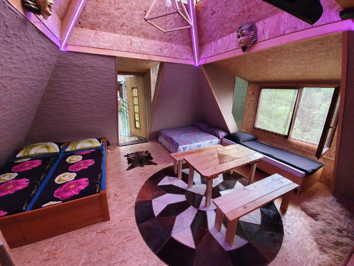 Pyramid - Housity