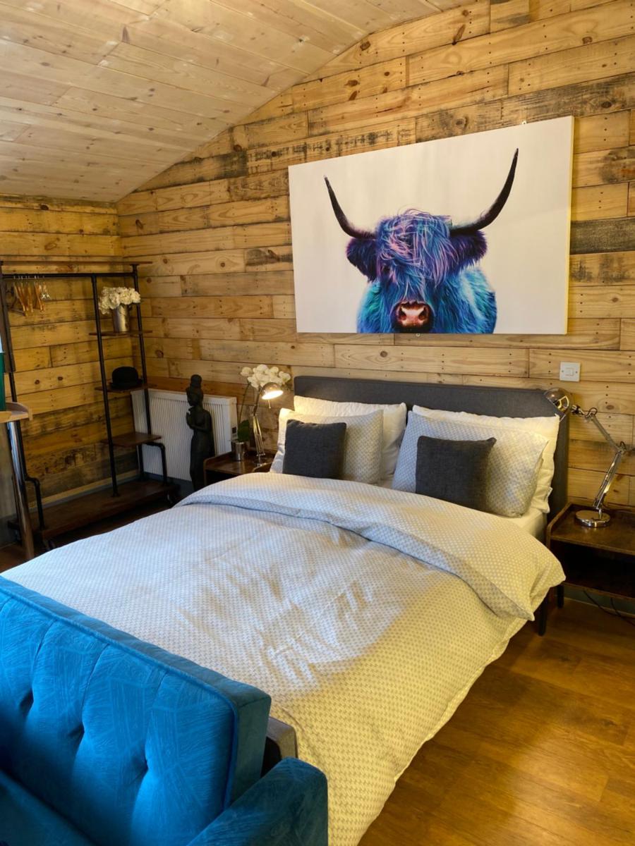 Willow Court Farm Studio East & Petting Farm, 8 mins to Legoland & Windsor, 15 mins to Lapland UK - Housity