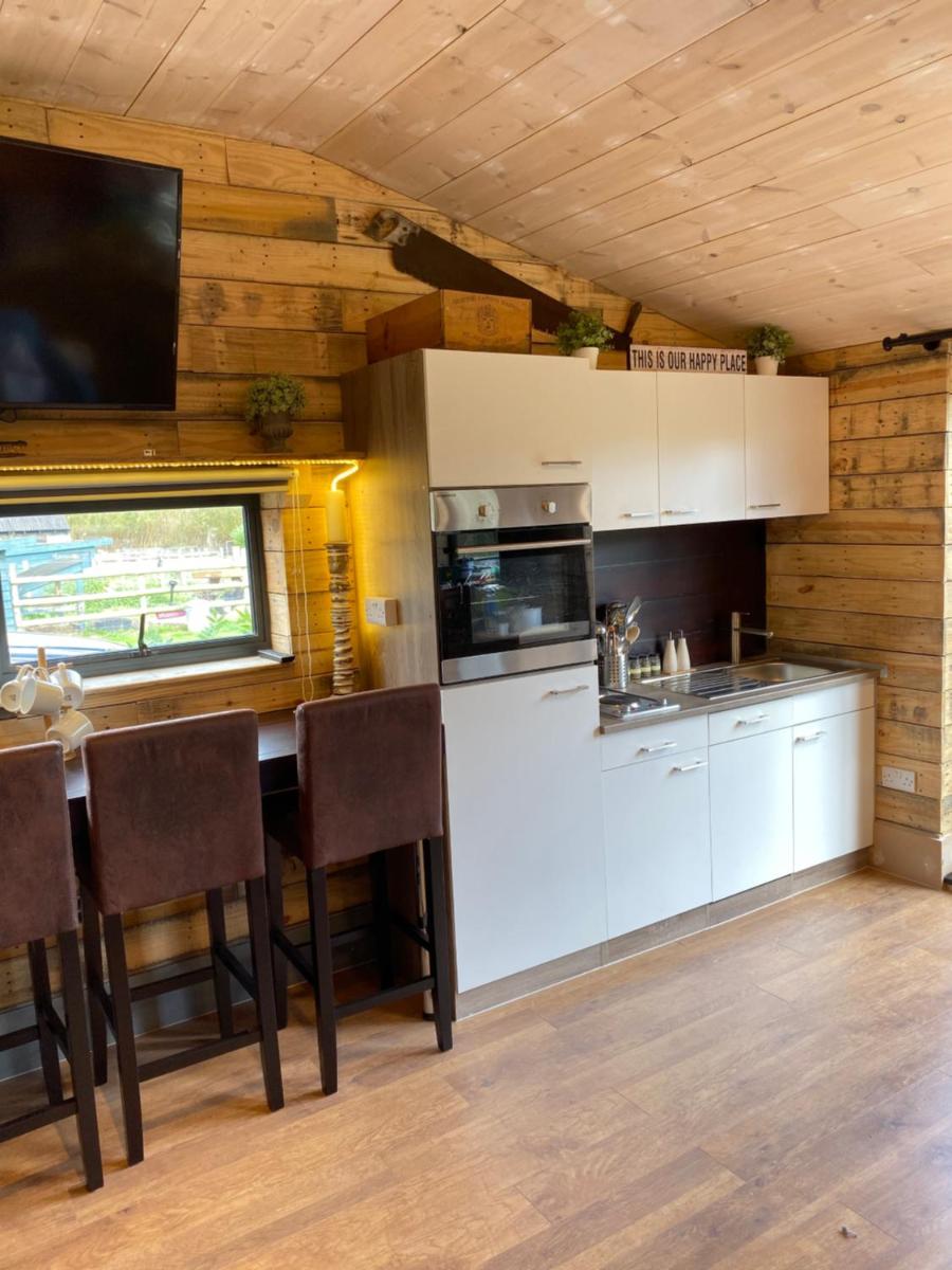 Willow Court Farm Studio East & Petting Farm, 8 mins to Legoland & Windsor, 15 mins to Lapland UK - Housity