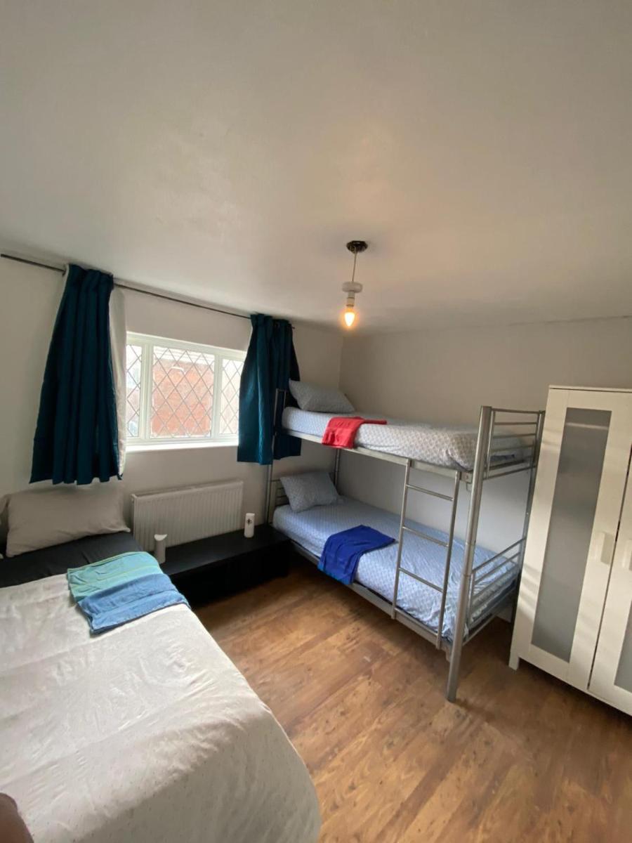 Private Room in London - Housity