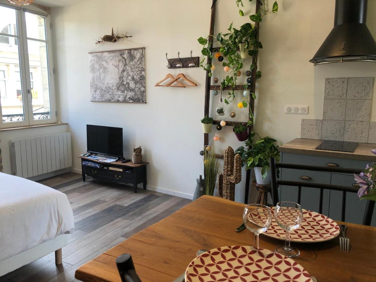 Suitetrails - Appartement centre-ville avec terrasse RUSTIQUE