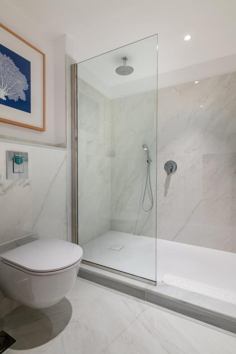 Un baño de Hotel Fariones