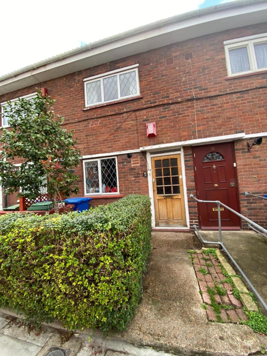 Private Room in London - Housity